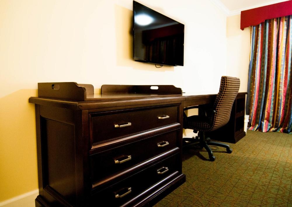 Deluxe Queen Room with Two Queen Beds with Balcony